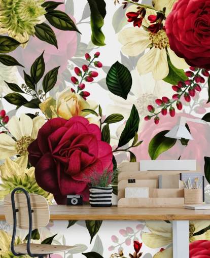 Papier peint de belles roses foncées avec des feuilles vertes