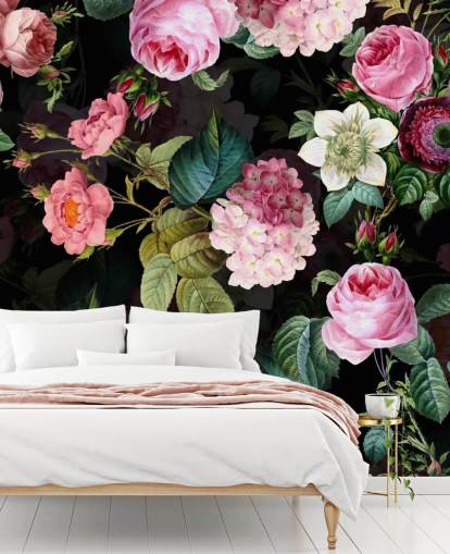 Decorazione murale con rose rosa e foglie verdi