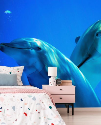 Två Dolphin vänner leende på kamerans väggmålning