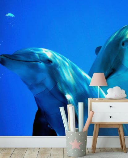 To delfinvenner smilende og kamera vægmaleri