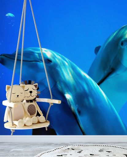 Decorazione murale con due delfini che sorridono alla telecamera