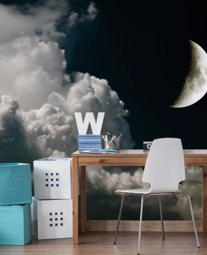 Bewolkte hemel en halve maan behang