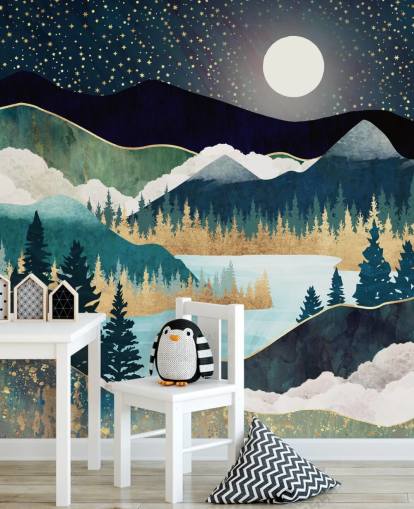 Abstrakte Bergtapete in Marineblau und Gold namens Star Lake von SpaceFrog Designs für Schlafzimmer