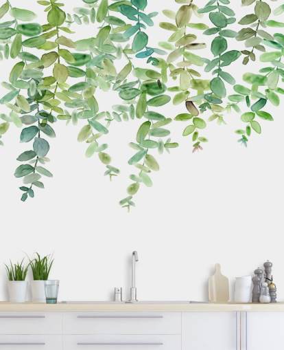 weiße und grüne hängende Blumentapete namens Evergreen Hanging Eucalyptus von Carol Robinson weiße und grüne hängende Blumentapete namens Evergreen Hanging Eucalyptus von Carol Robinson