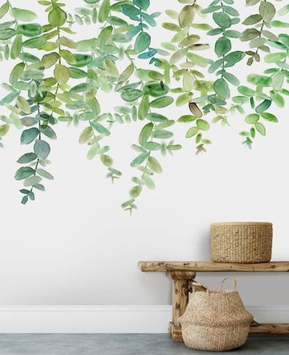 carta da parati murale floreale da appendere bianca e verde chiamata Evergreen Hanging Eucalyptus di Carol Robinson