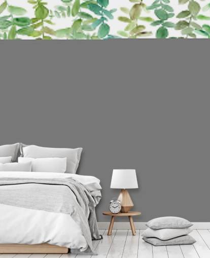 witte en groene hangende bloemenbehangmuurschildering genaamd Evergreen Hanging Eucalyptus van Carol Robinson