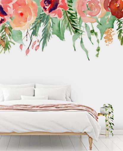 Koralle und rote Blumen hängen von der Decke