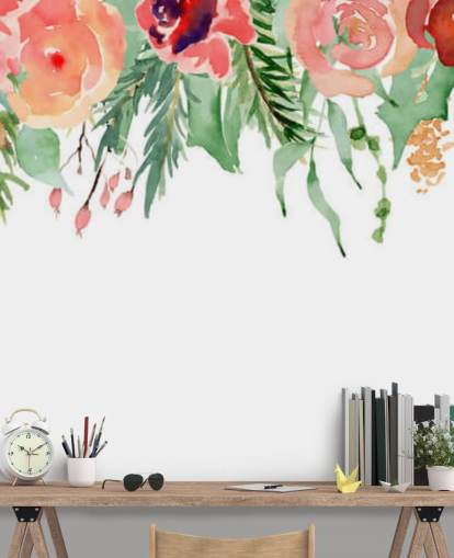 korall och röda blommor hängande från taket