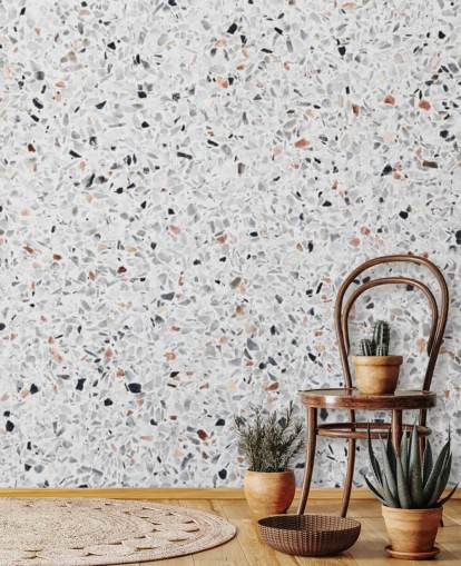 Papel pintado terrazo gris y negro moteado y terracota
