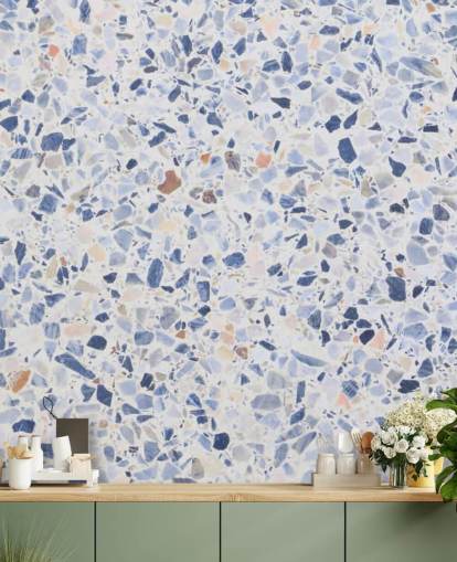 Carta da parati blu terrazzo e macchioline di marrone