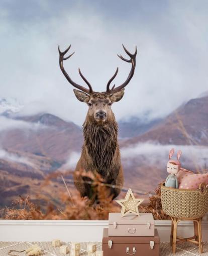 Hirsch in nebliger Landschaft Tapete