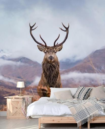 Hirsch in nebliger Landschaft Tapete