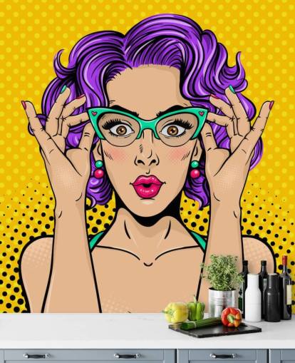 Retro-Tapete mit violetten Dauerwellenhaaren und Brille aus den 1950er Jahren