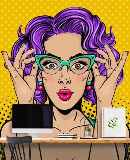 Retro-Tapete mit violetten Dauerwellenhaaren und Brille aus den 1950er Jahren