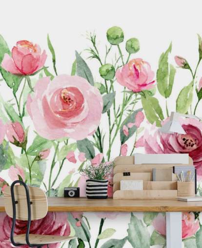 Carta da parati dipinta con rose rosa con foglie verdi