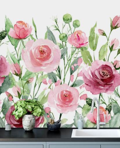 Papel de parede de rosas rosa pintadas com folhas verdes