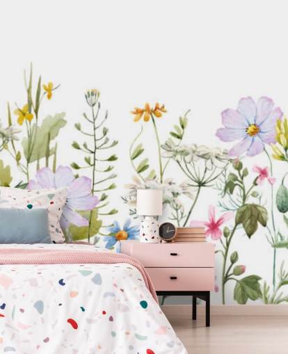 murale di carta da parati floreale personalizzato luminoso chiamato Delicate Floral Meadow per camere da letto