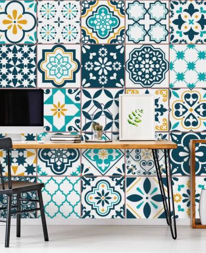 blauw en mosterdpatroon tegels behang