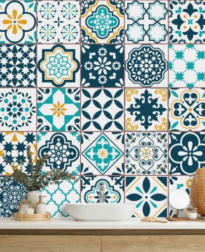 blauw en mosterdpatroon tegels behang