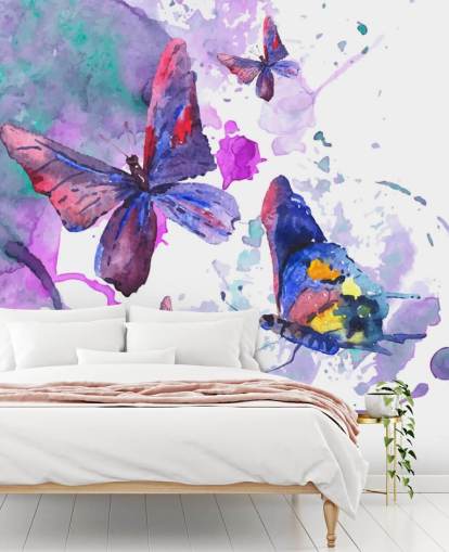 Décoration murale papillons peints en violet