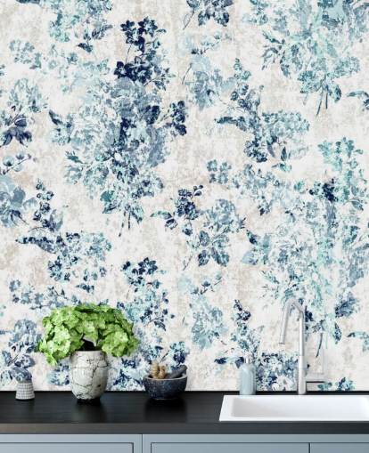 Blauw bedrukt bloemenbehang