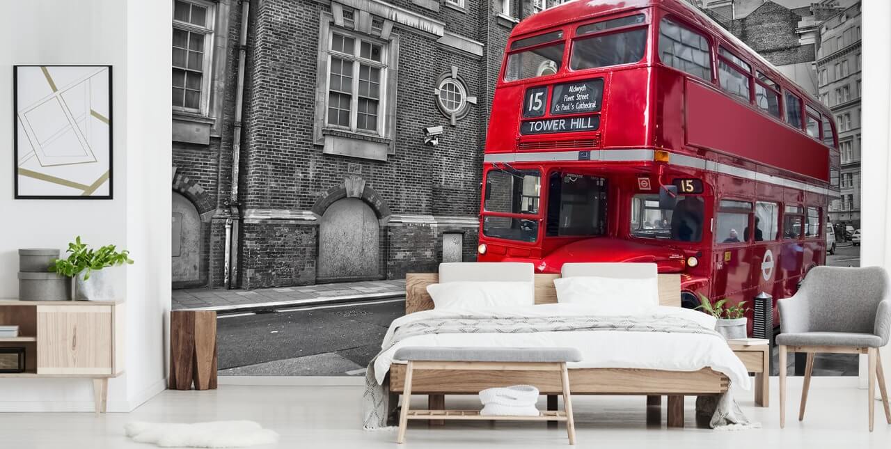 zwart-witte en rode Londense bus behangmuurschildering genaamd Red London Bus voor thuiskantoren en woonkamers