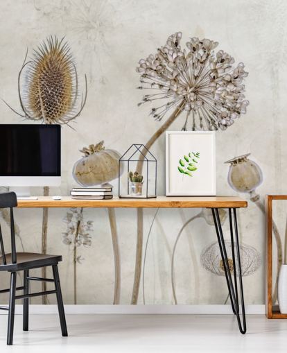 beige en bruin aanpasbaar bloemenbehang genaamd Aged with Beauty van Mandy Disher voor slaapkamers, woonkamers en eetkamers