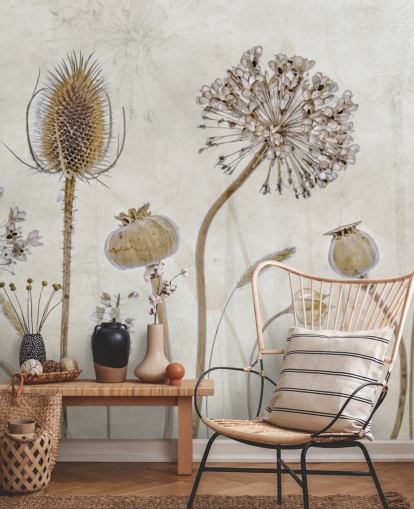 beige og brunt tilpassbart blomstertapet kaldet Aged with Beauty af Mandy Disher til soveværelser, stuer og spisestuer