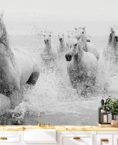 mural de pared de caballos galopando en el agua