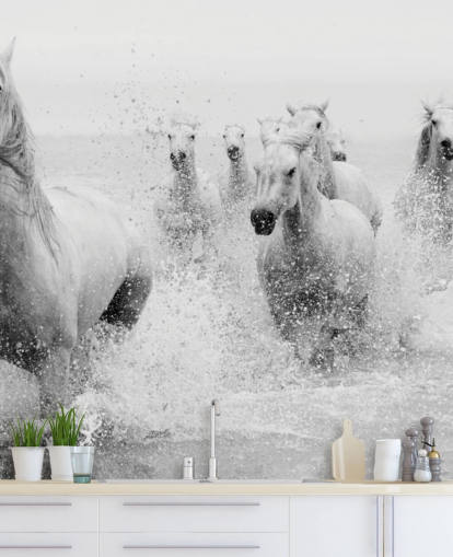 Papier peint Chevaux galopant dans l'eau