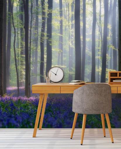 neblige Bluebell Wald Tapete