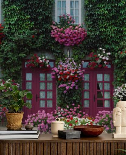 murgröna täckt hus med lila blommor tapeter