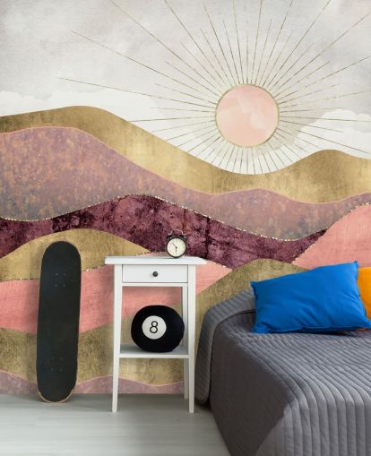 Sonnenaufgangstapete mit rosa, lila und goldenem Effekt namens Blush Sun von SpaceFrog Designs für Schlafzimmer