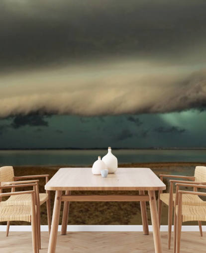 bewolkte lucht over een panoramisch uitzicht op een strandbehang