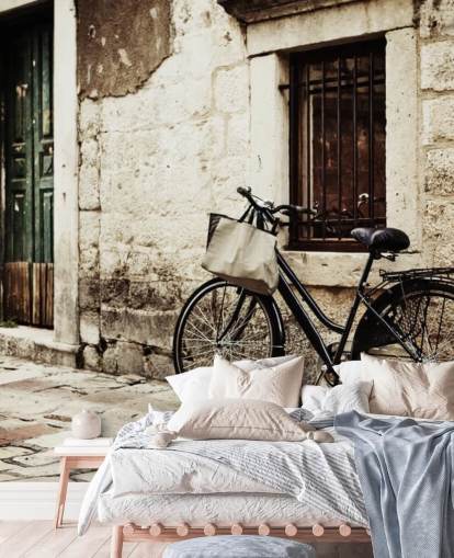 Carta da parati con bicicletta appoggiata sul