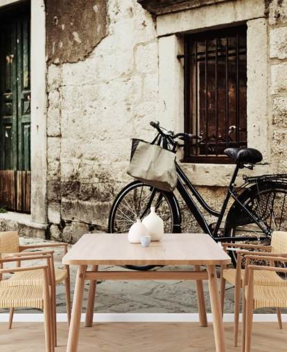 Carta da parati con bicicletta appoggiata sul