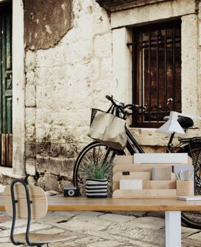 Carta da parati con bicicletta appoggiata sul