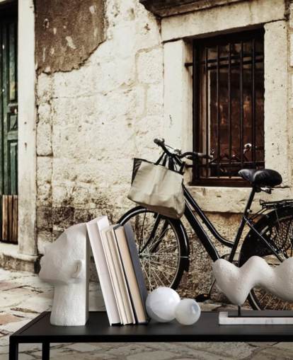 Papel pintado Bicicleta apoyada en la pared