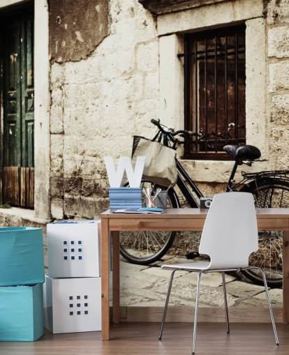 Carta da parati con bicicletta appoggiata sul