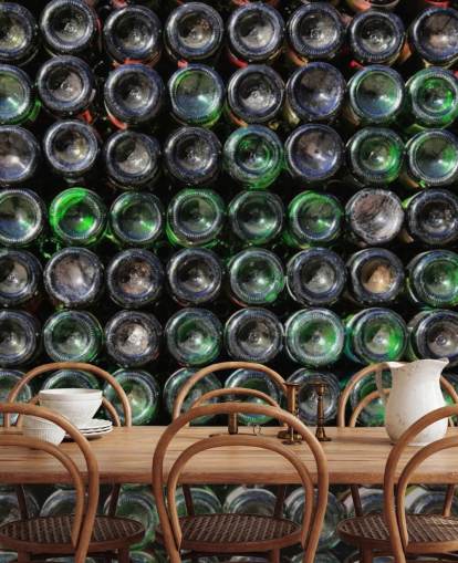 Décoration murale de vieilles bouteilles de vin vertes empilées