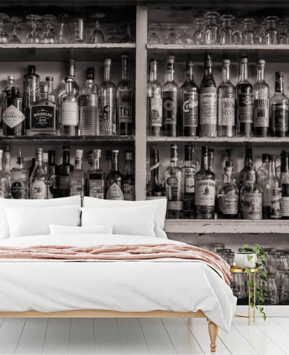 botellas en blanco y negro en el estante detrás de un fondo de pantalla de bar