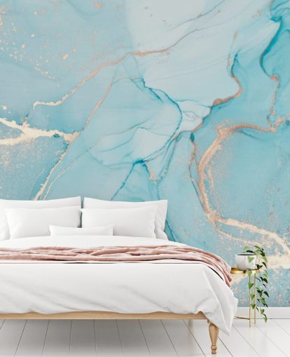 mural de papel pintado de mármol personalizable de color azul pálido y dorado llamado Dreamy Blue Watercolour para dormitorios, cocinas o baños