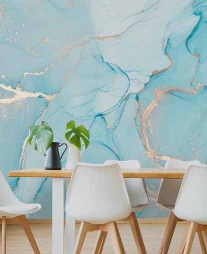 Personalisierbare Marmortapete in Hellblau und Gold namens Dreamy Blue Watercolour für Schlafzimmer, Küchen oder Badezimmer