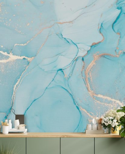 lyseblå og guld tilpasselig marmor tapetmaleri kaldet Dreamy Blue Watercolour til soveværelser, køkkener eller badeværelser