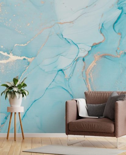 mural de papel pintado de mármol personalizable de color azul pálido y dorado llamado Dreamy Blue Watercolour para dormitorios, cocinas o baños