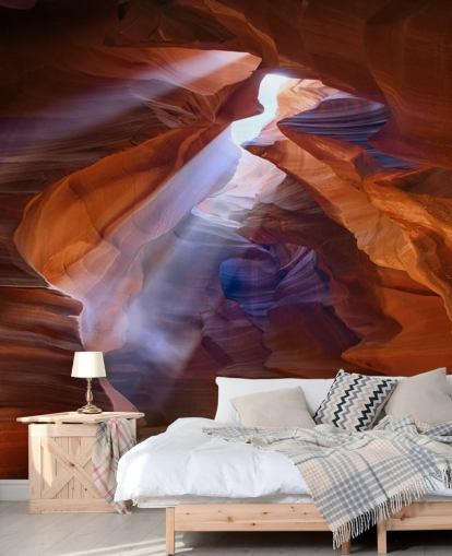 sandige Höhle mit Licht, das durch die Tapete dringt