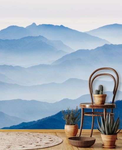 carta da parati fotografica blu con strati nebbiosi di montagne