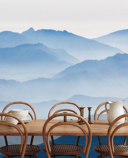 carta da parati fotografica blu con strati nebbiosi di montagne