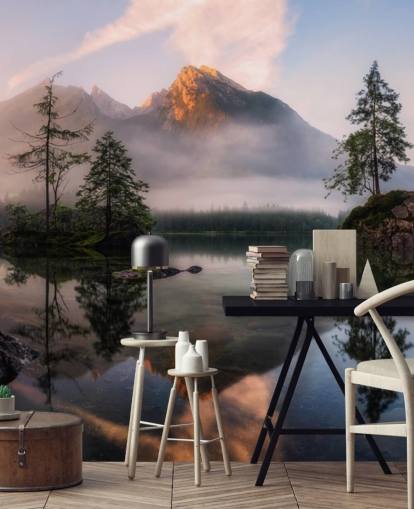 nebligen See- und Bergblick Tapete