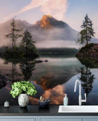 papel de parede misty lake and mountain view